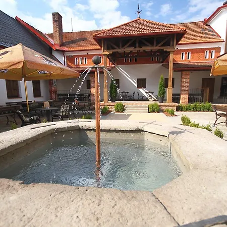 Hotel Na Zámečku 3*